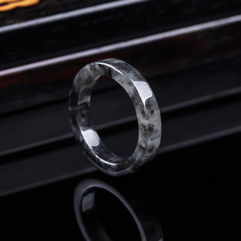 Jewelry & Watches Ltd - Naturalny pierścionek z czarnego jadeitu typu