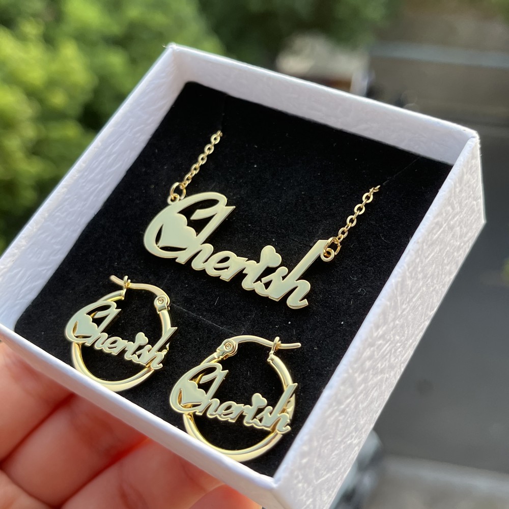 Zestaw biżuterii na zamówienie – Engraved Name Necklace recenzja i cena