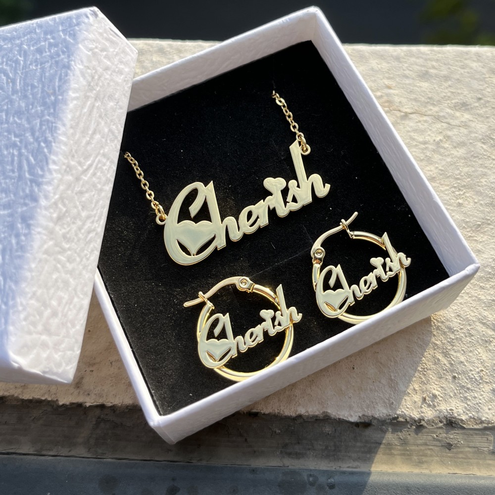 Zestaw biżuterii na zamówienie – Engraved Name Necklace recenzja i cena